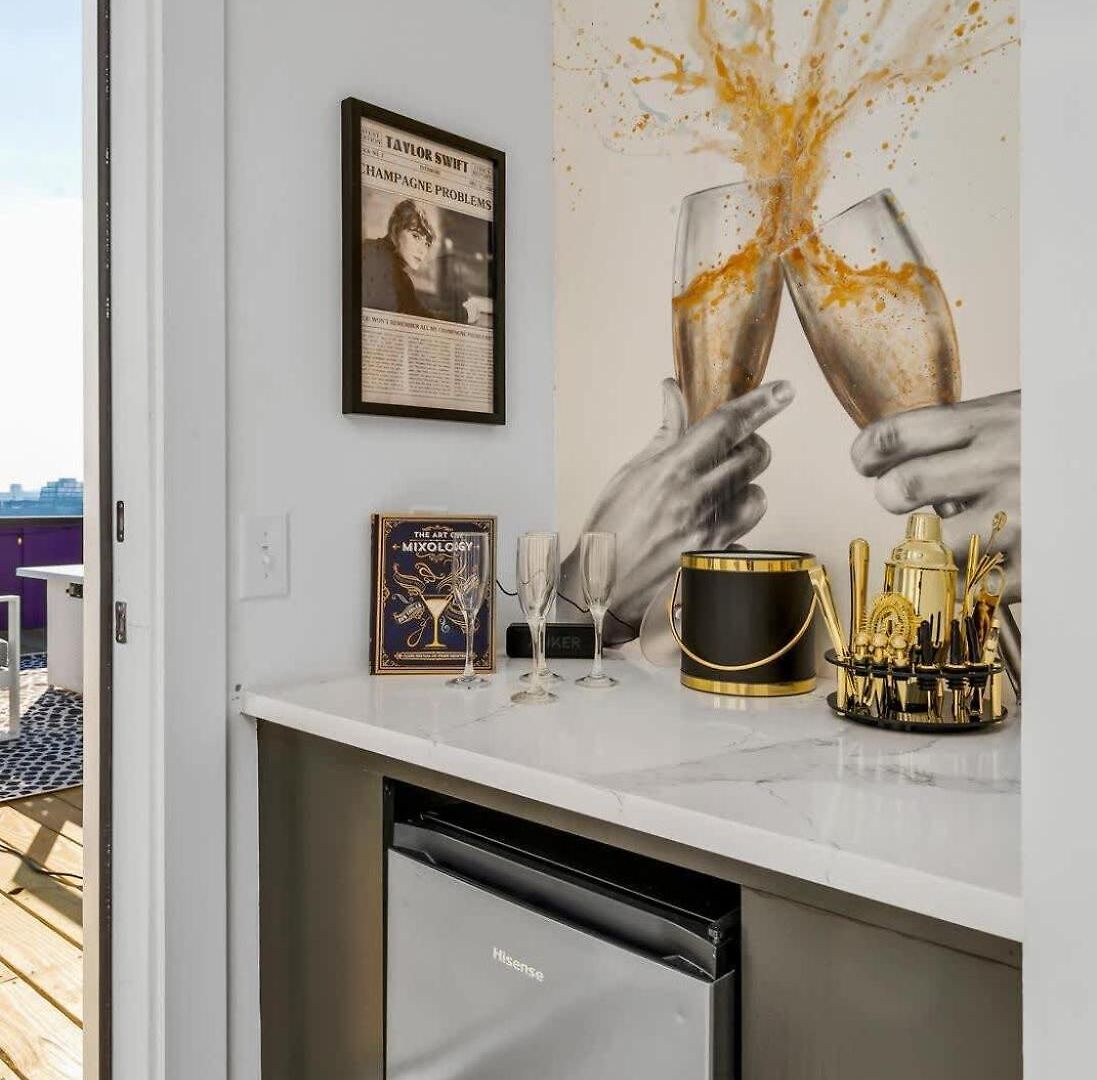Rooftop Skyline Views - Private Hot Tub - Fire Pit Holiday home