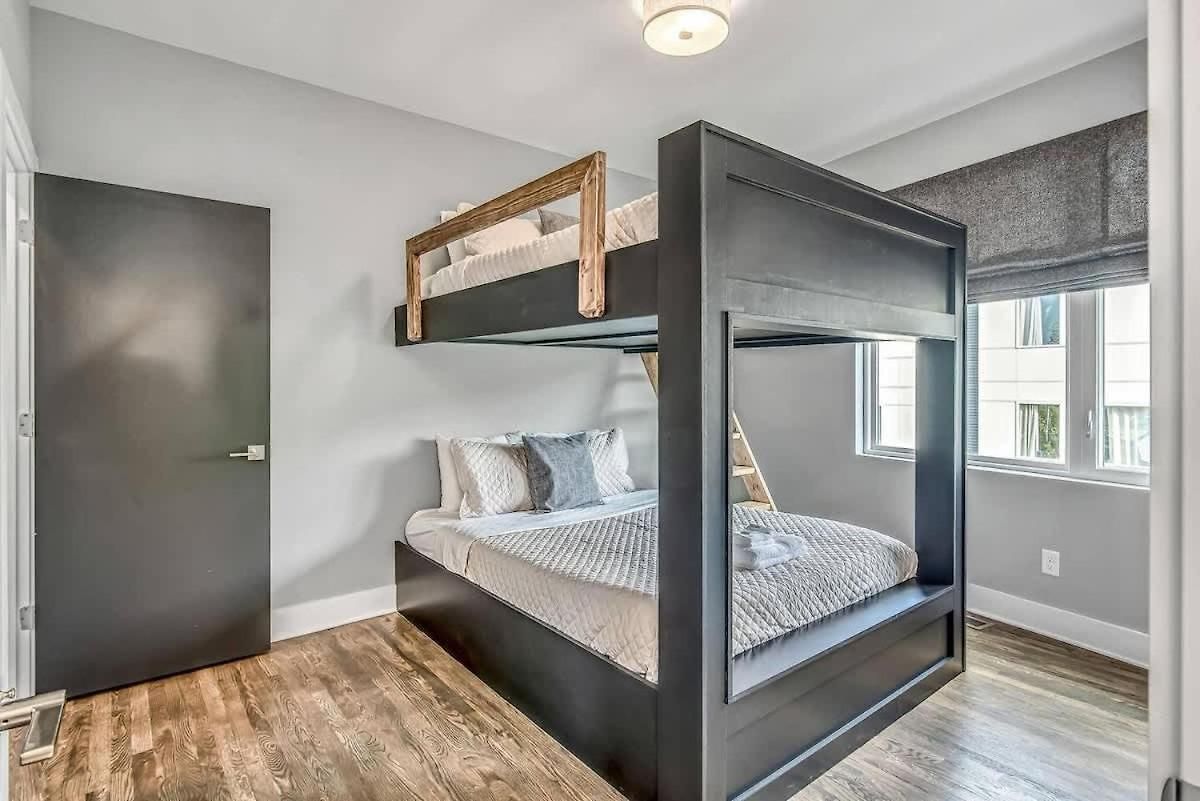 Holiday home Two Large Homes Minutes To Downtown Nashville