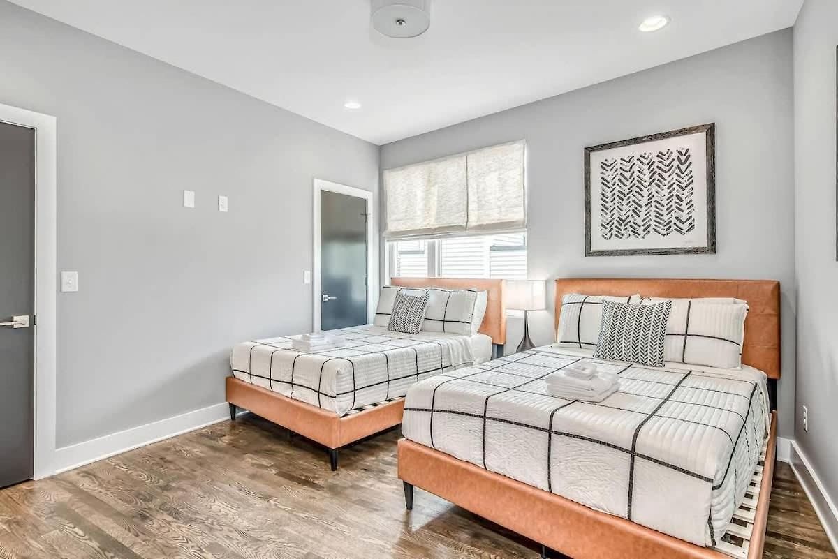 Two Large Homes Minutes To Downtown * Nashville