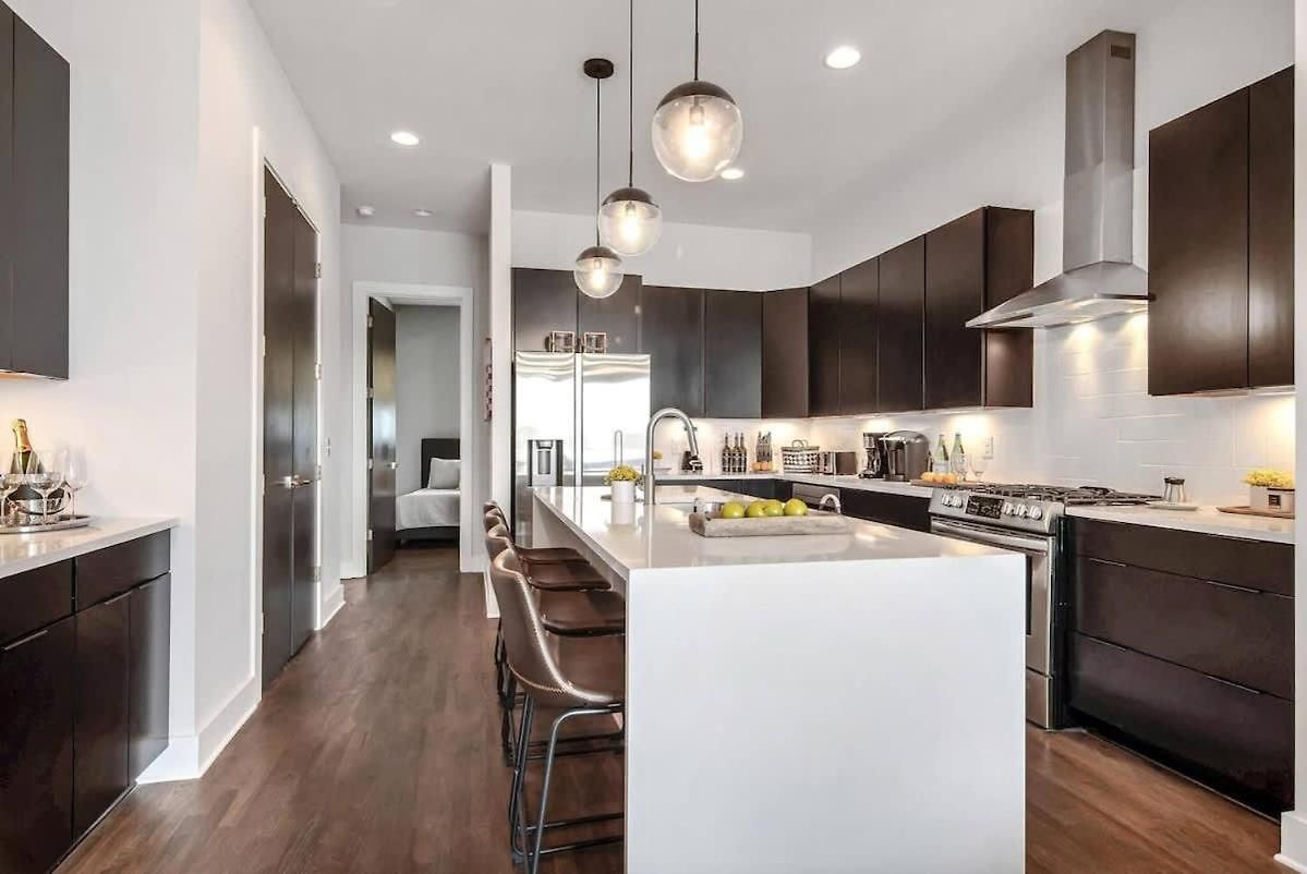Two Large Homes Minutes To Downtown