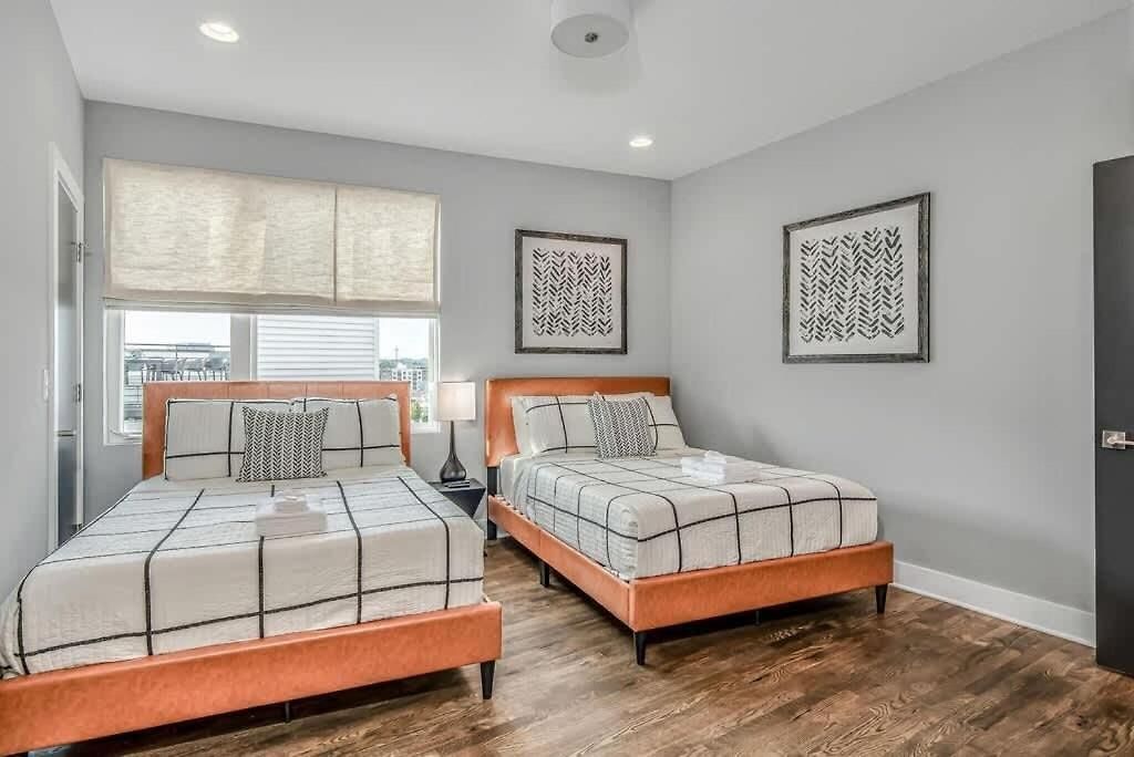 Cowgirl's Hideaway-rooftop Patio- 2 Mi To Broadway Holiday home Nashville