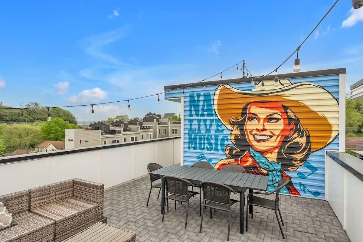 Holiday home Cowgirl's Hideaway-rooftop Patio- 2 Mi To Broadway Nashville