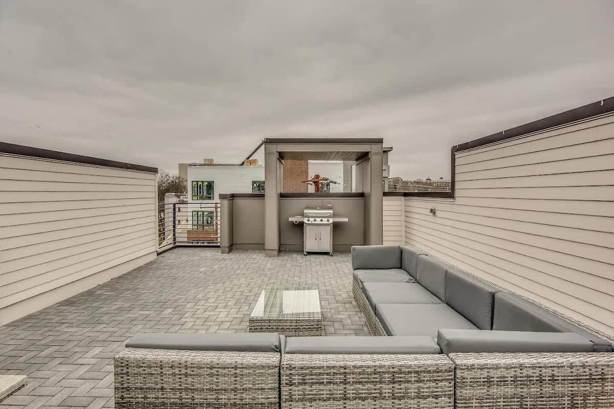 Two Homes - Accommodates 24 Guests * Nashville