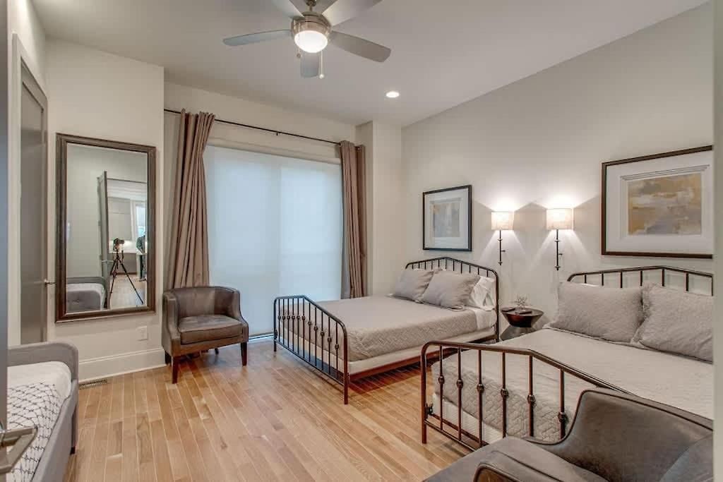 Holiday home 5 Min Uber To Downtown - 2 Car Gargage - Rooftop Nashville