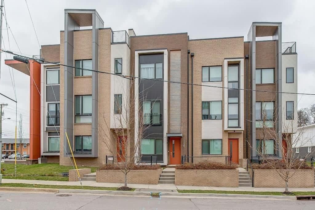 Holiday home 5 Min Uber To Downtown - 2 Car Gargage - Rooftop *