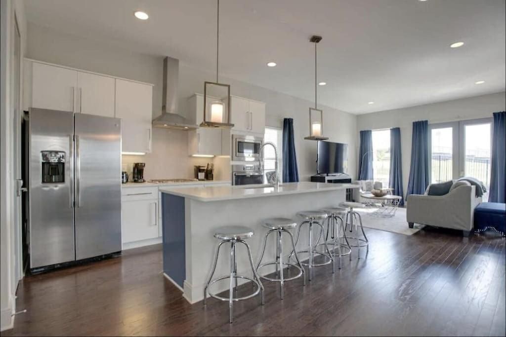 Gorgeous Home-minutes To Lower Broadway Nashville