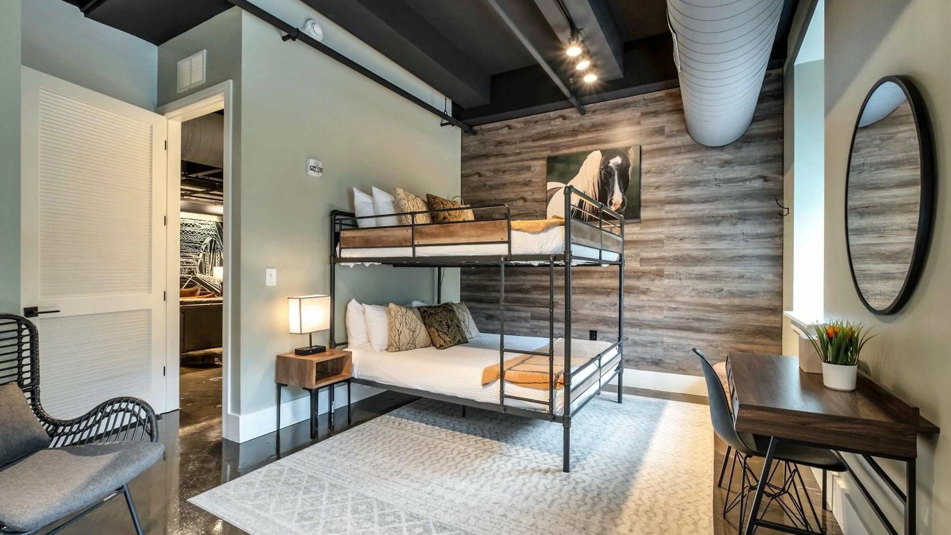 Modern 6br By Maddox *