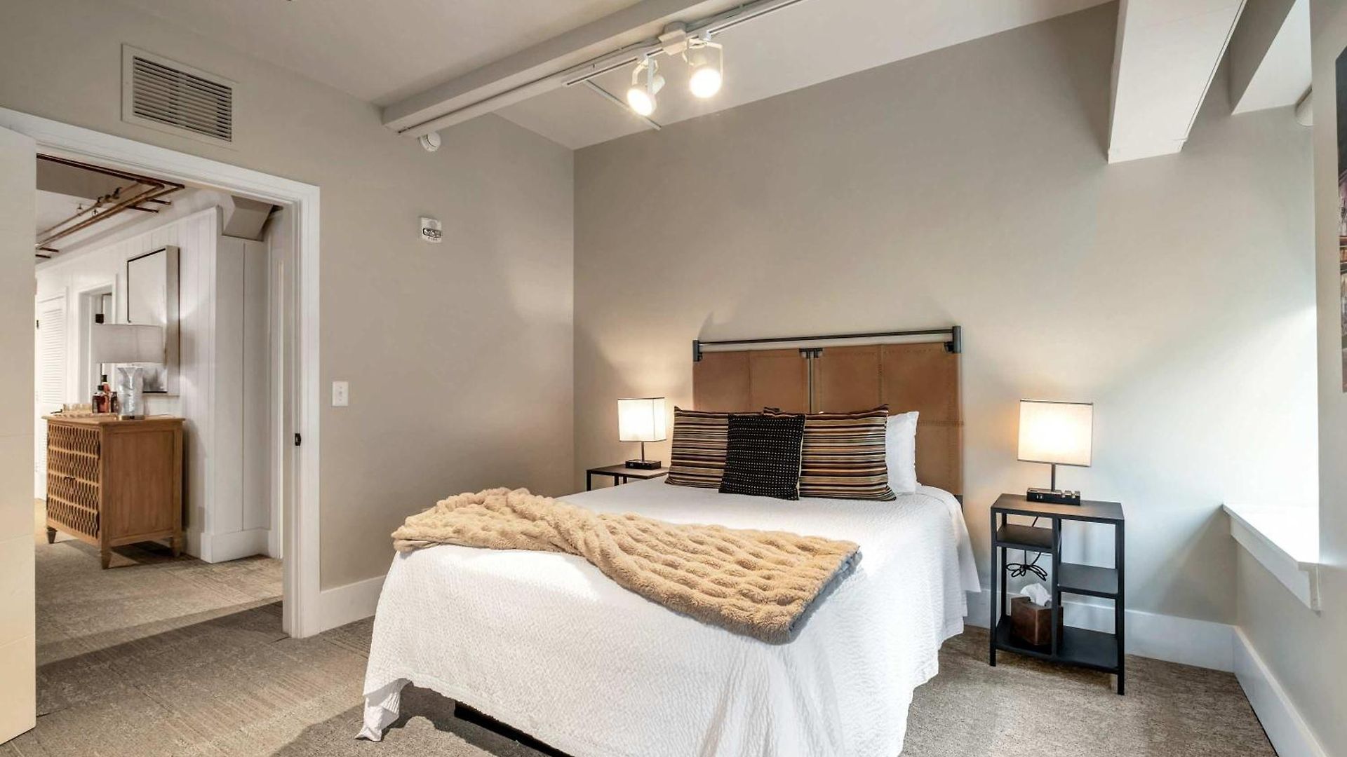 Apartment Hangover Easy 6br By Maddox Nashville