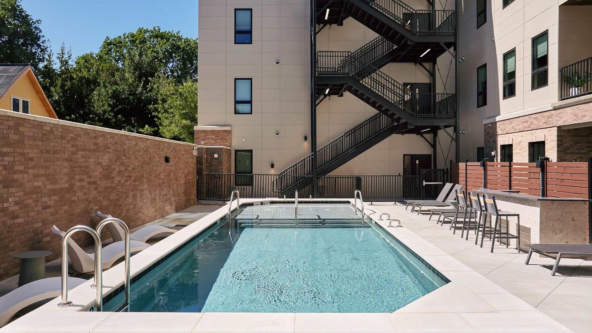 Modern Music Row With King & Queen Bedrooms + Private Balcony Pool & Fitness Center Walk To Rca B & Local Dining Under 2 Miles To Broadway Garage Parking Elevator Access 24 Hr Hospitality * Nashville