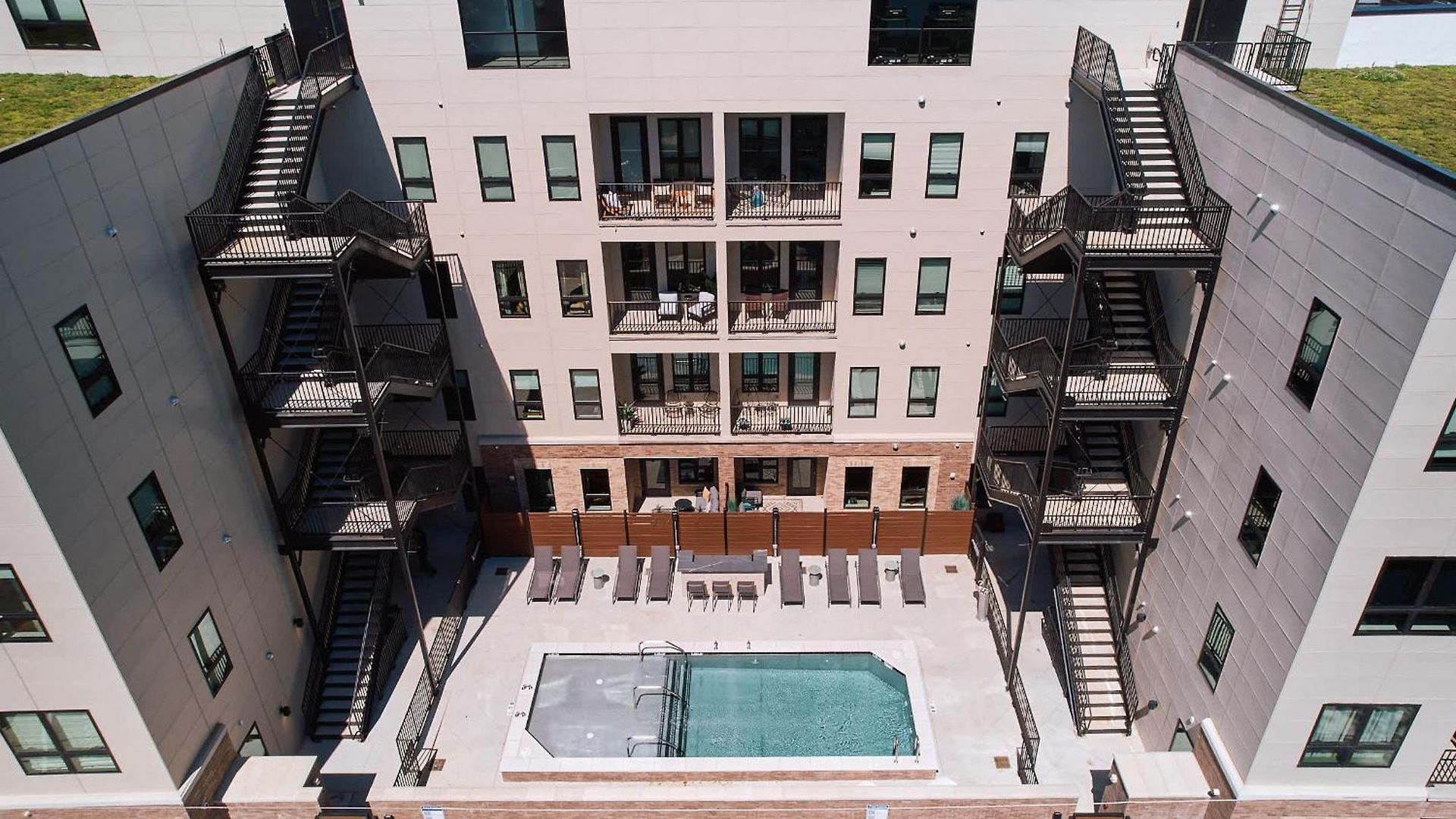 Modern Music Row With King & Queen Bedrooms + Private Balcony Pool & Fitness Center Walk To Rca B & Local Dining Under 2 Miles To Broadway Garage Parking Elevator Access 24 Hr Hospitality *