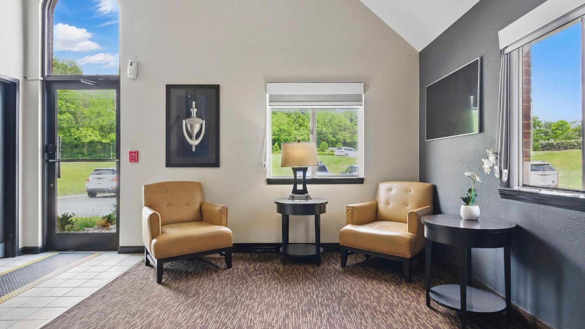 Hotel Homestay Suites 2*