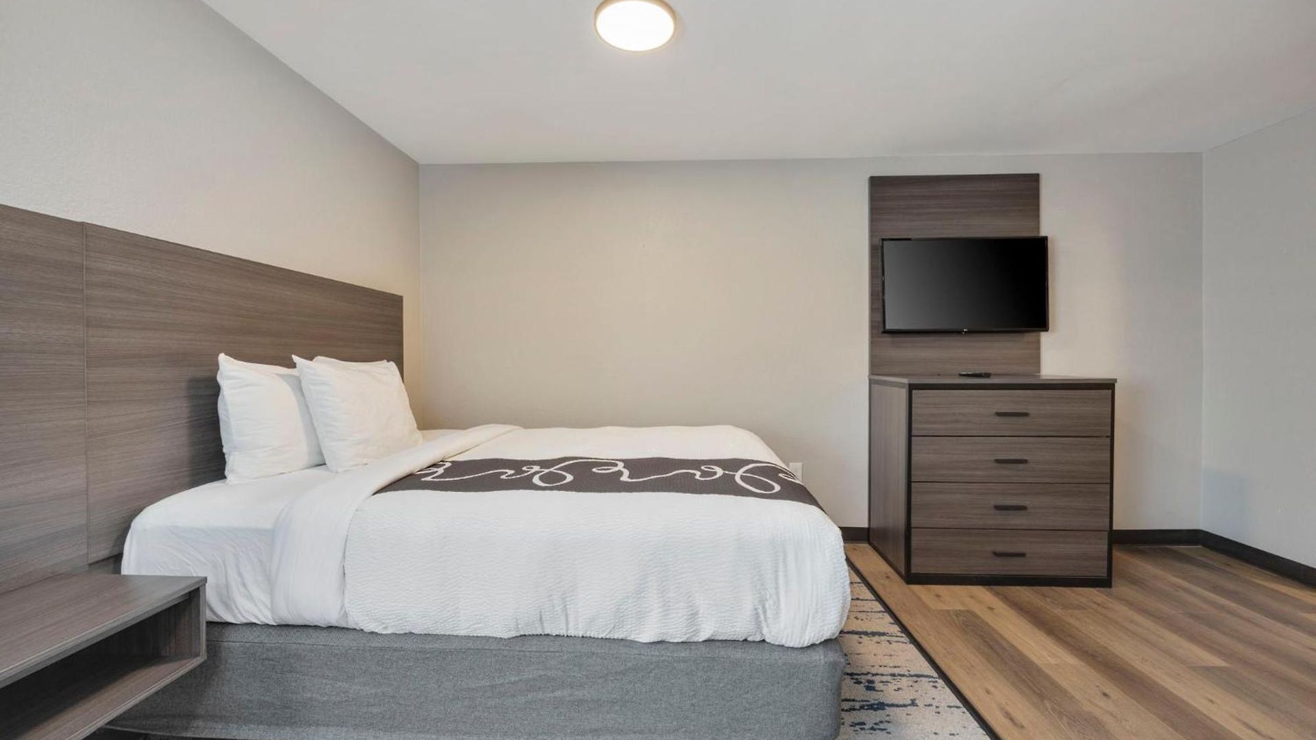 Homestay Suites 2*