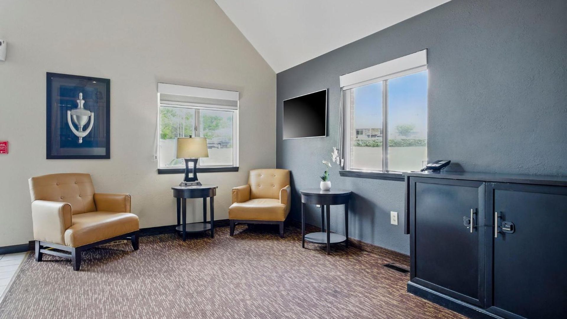 Homestay Suites Hotel 2*