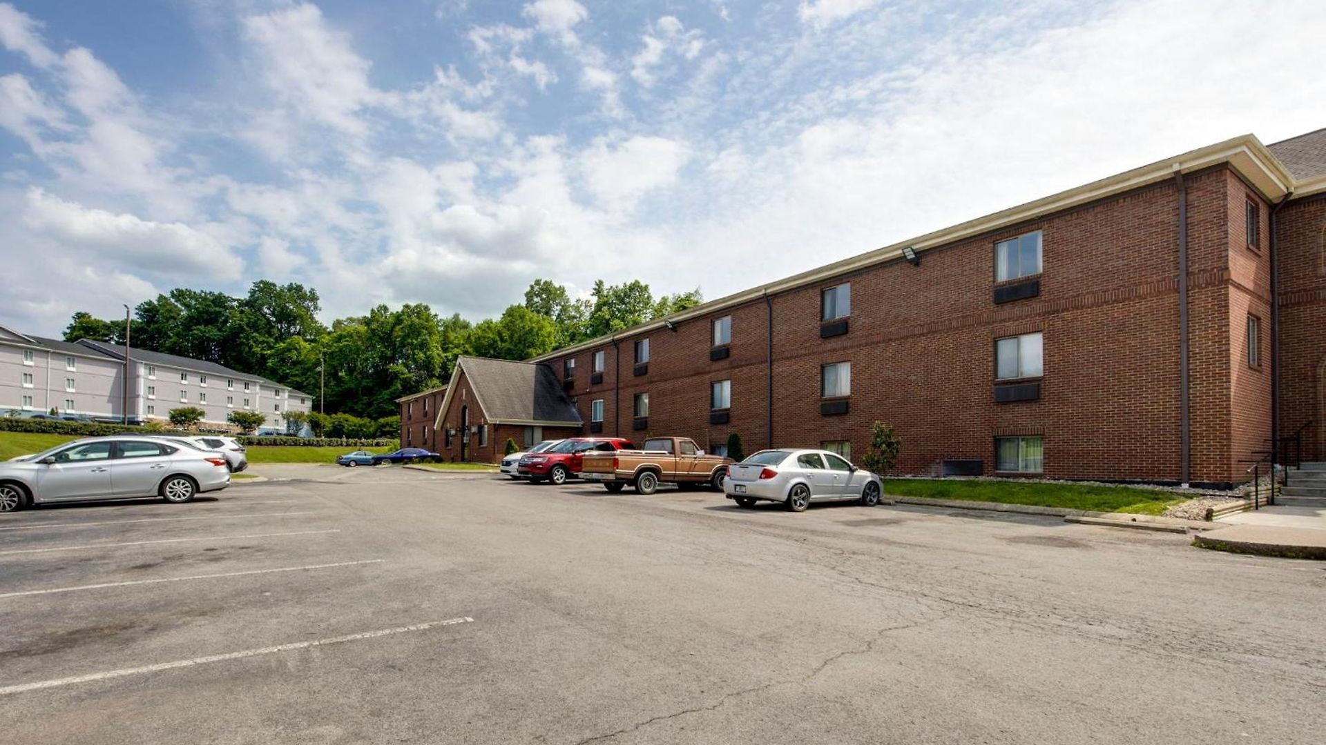 Hotel Homestay Suites
