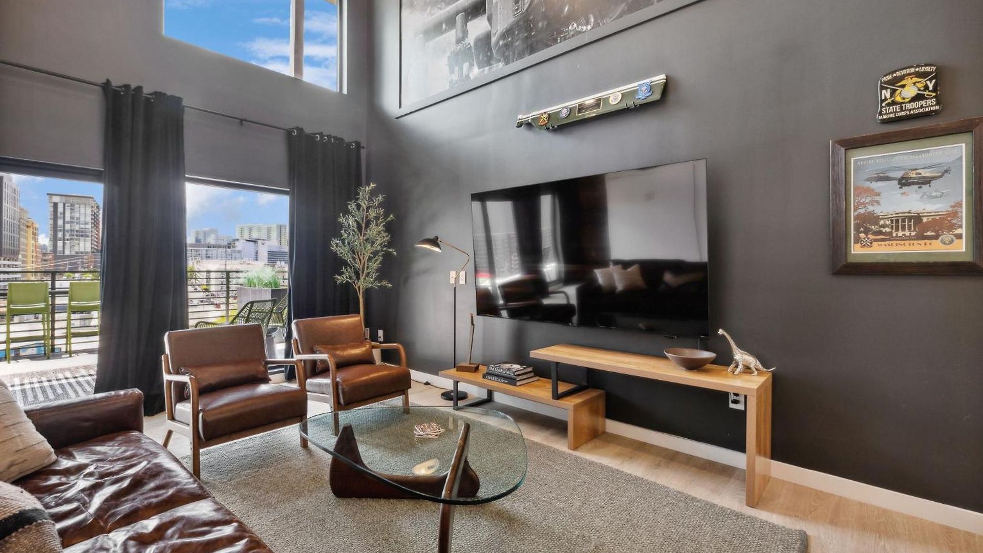 Walk To Broadway! The Man Cave/cowboys & Playboys With Pool & Gym Apartment Nashville