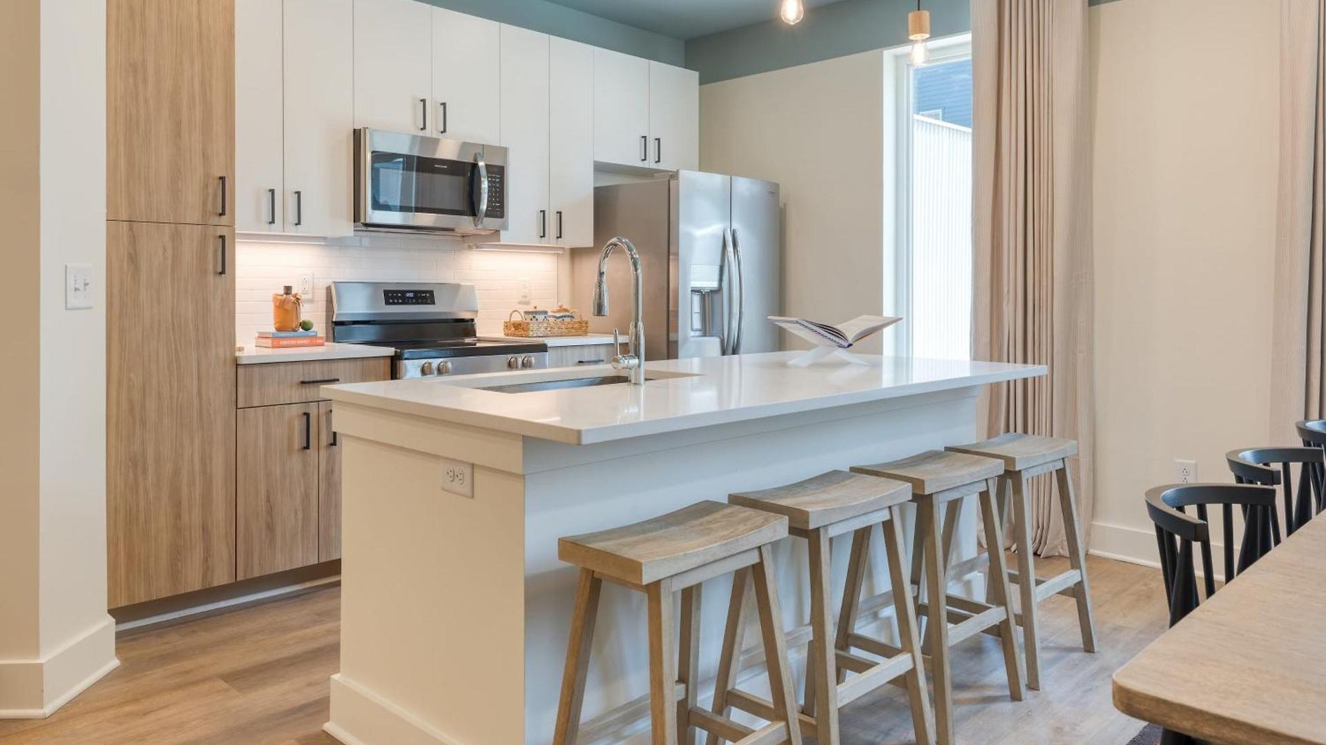 4 Units 16 Guests New 12 South Rooftop Courtyard The Gilmore
