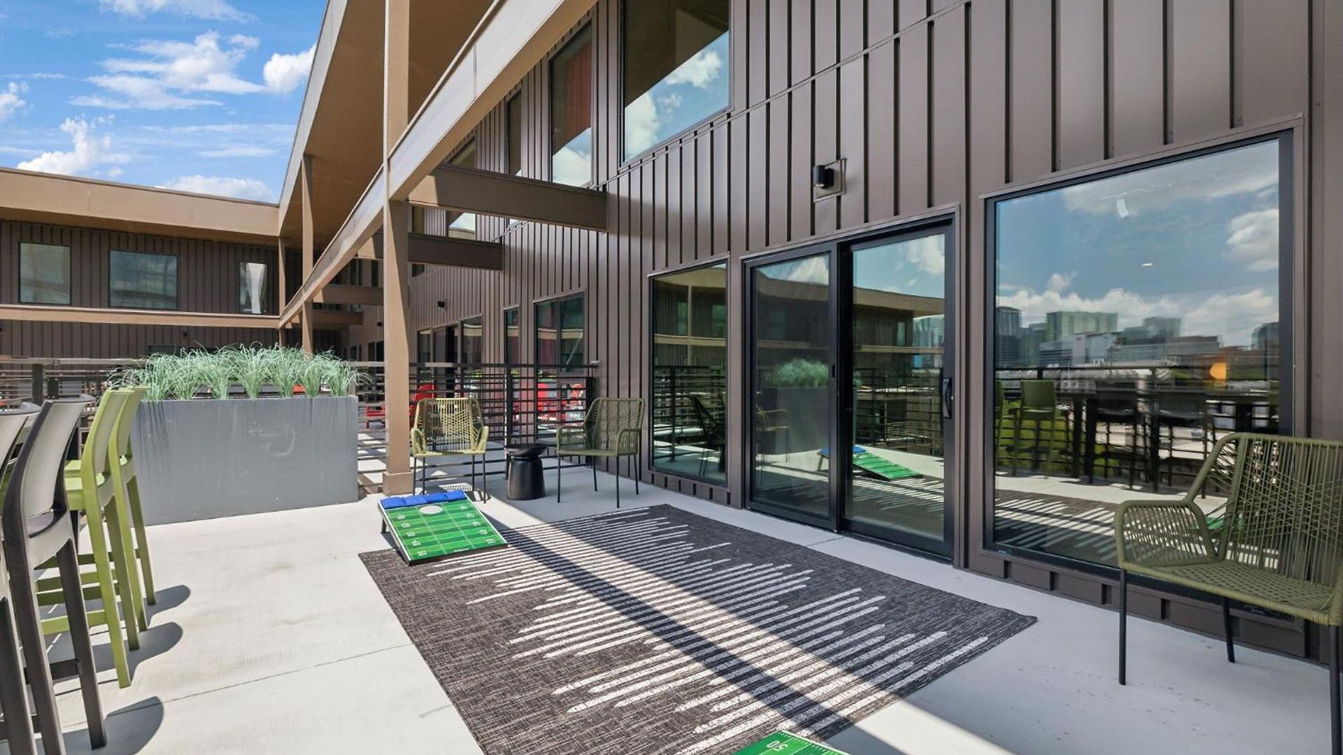 Walk To Broadway! The Man Cave/cowboys & Playboys With Pool & Gym Apartment