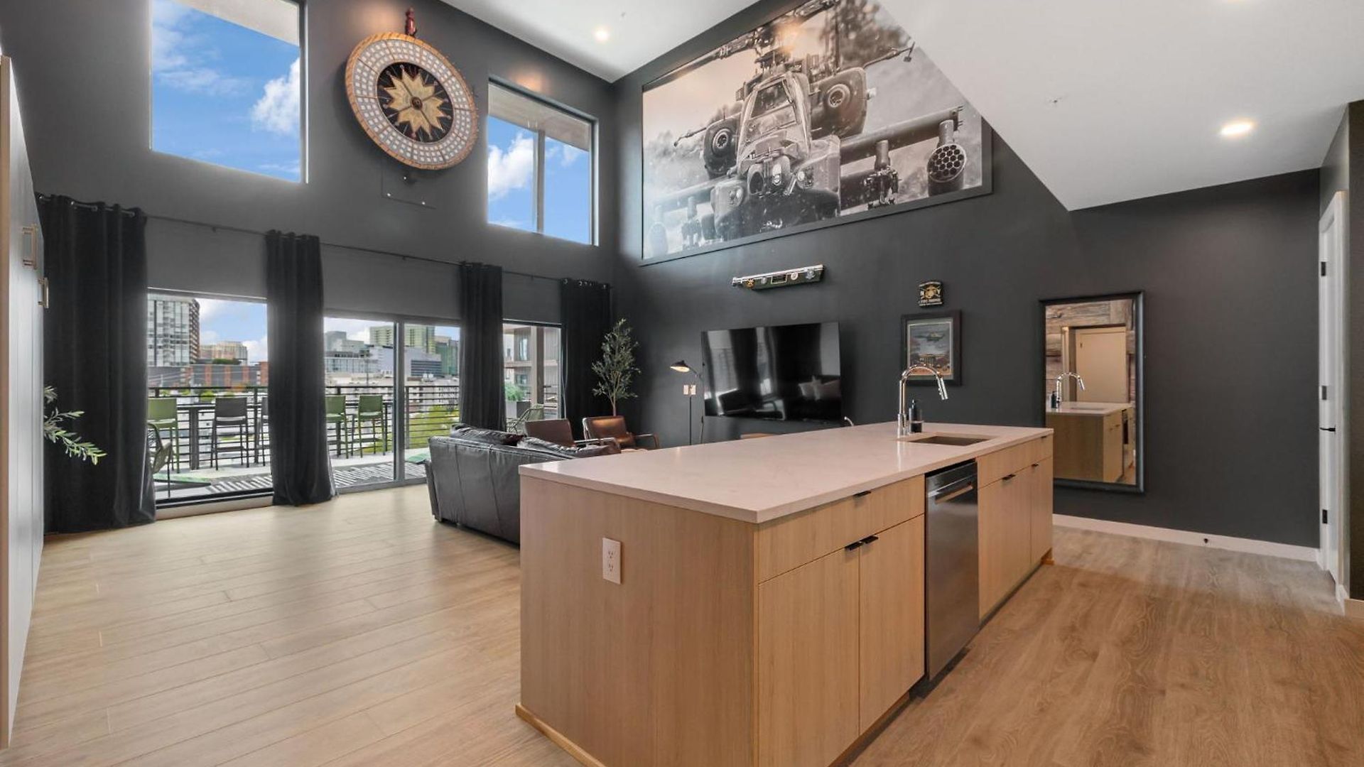 Walk To Broadway! The Man Cave/cowboys & Playboys With Pool & Gym * Nashville