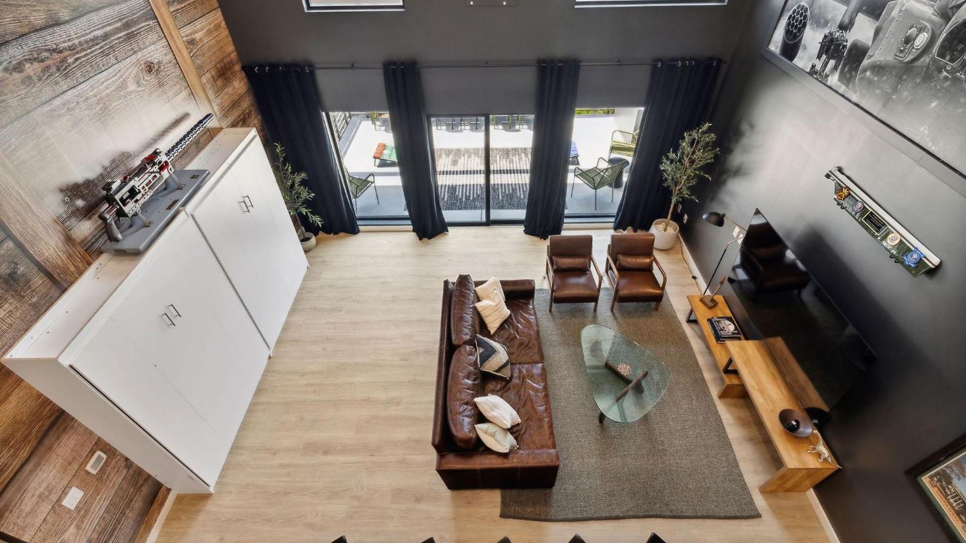 Apartment Walk To Broadway! The Man Cave/cowboys & Playboys With Pool & Gym *
