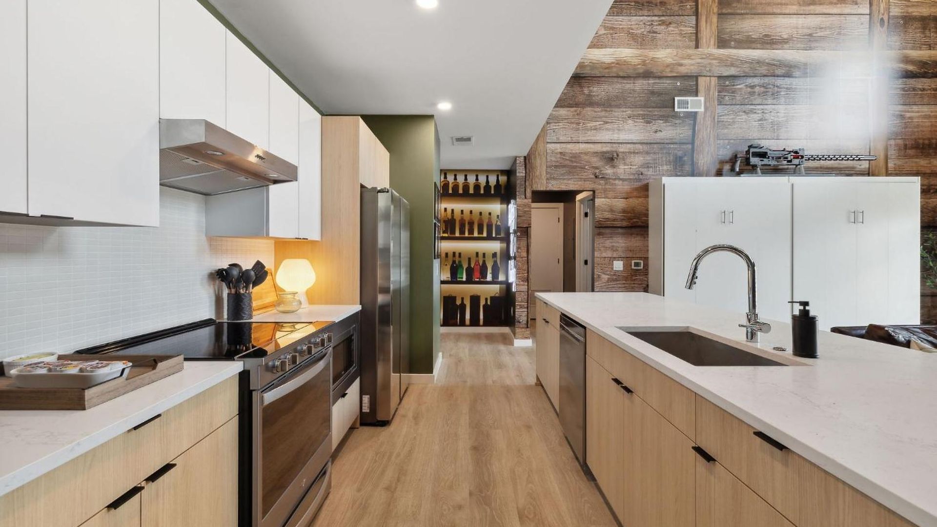 Walk To Broadway! The Man Cave/cowboys & Playboys With Pool & Gym * Nashville