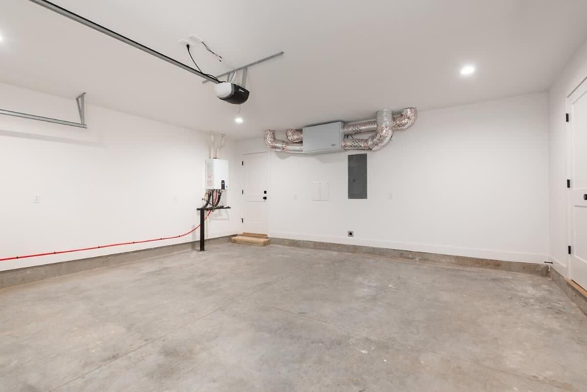 4bd Townhome East Nash With Rooftop 12ppl Holiday home *