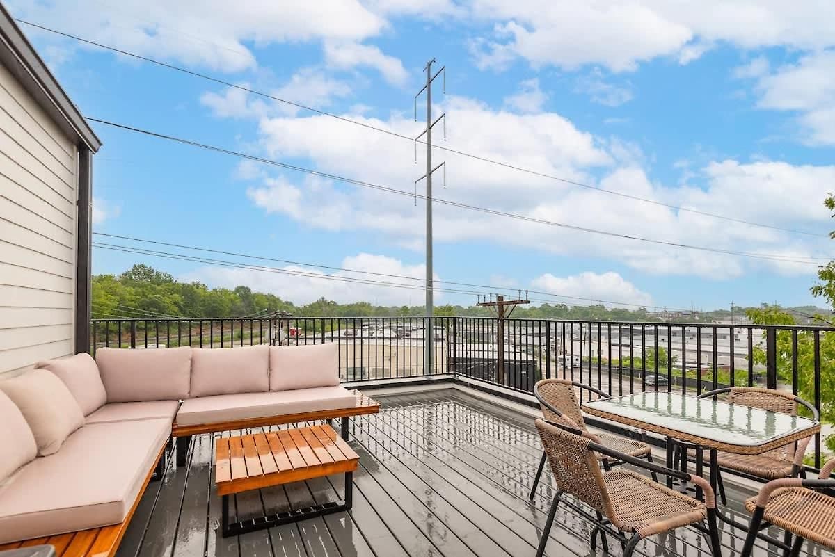 4bd Townhome East Nash With Rooftop 12ppl