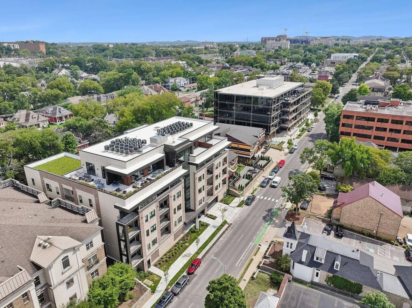 Let Er Buck On Music Row, Mins To Broadway With Pool, Gym, Balcony Holiday home Nashville