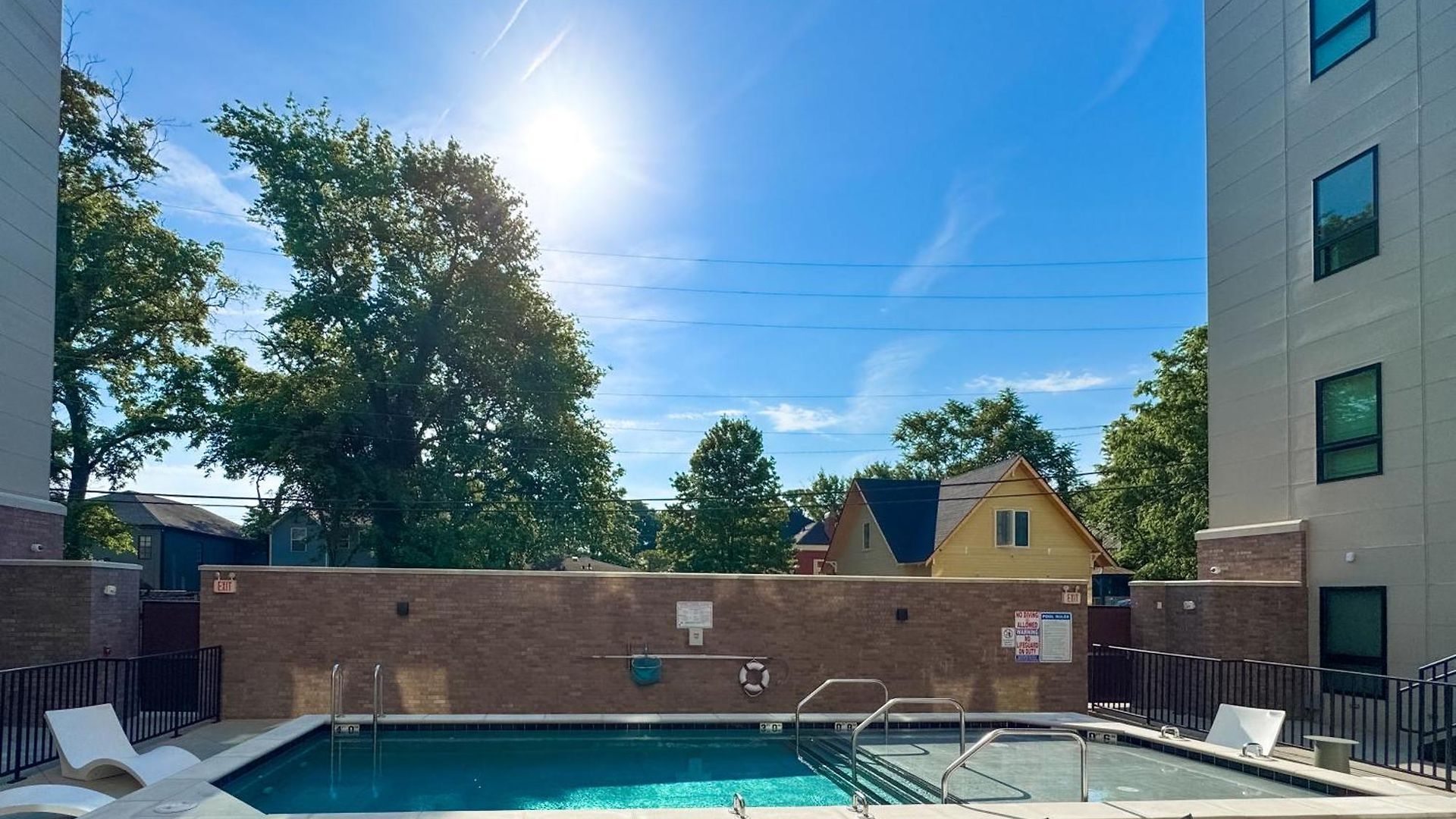Holiday home Let Er Buck On Music Row, Mins To Broadway With Pool, Gym, Balcony *