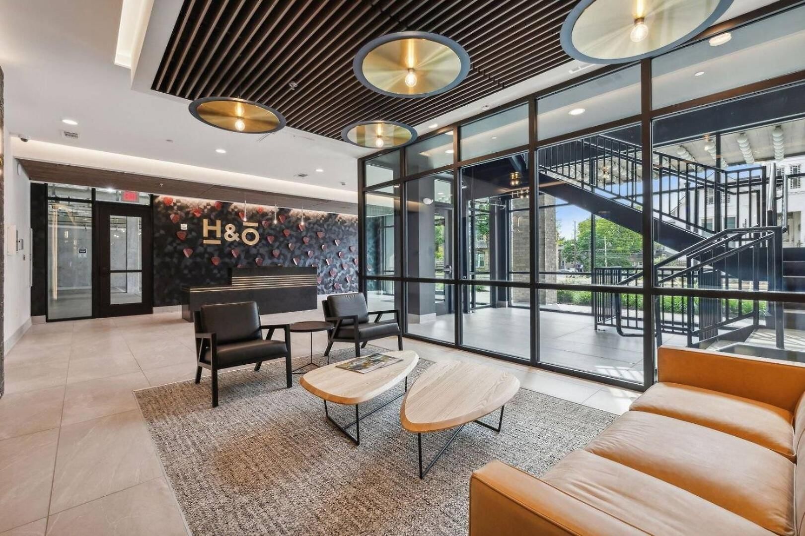 Let Er Buck On Music Row, Mins To Broadway With Pool, Gym, Balcony