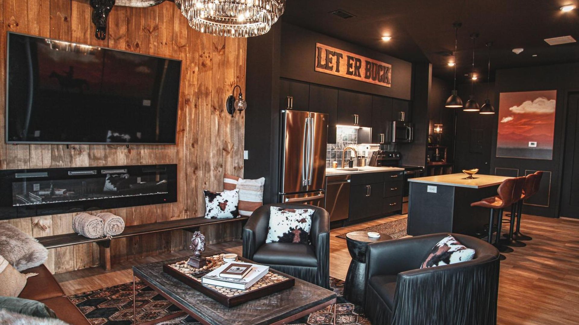 Let Er Buck On Music Row, Mins To Broadway With Pool, Gym, Balcony