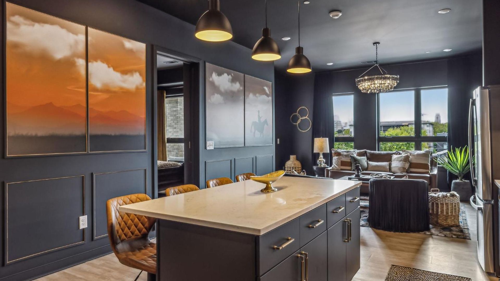 Let Er Buck On Music Row, Mins To Broadway With Pool, Gym, Balcony Nashville