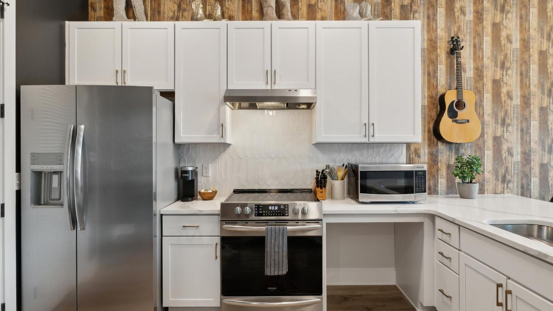Rhinestone Cowboy 5 Min To Downtown Apartment *
