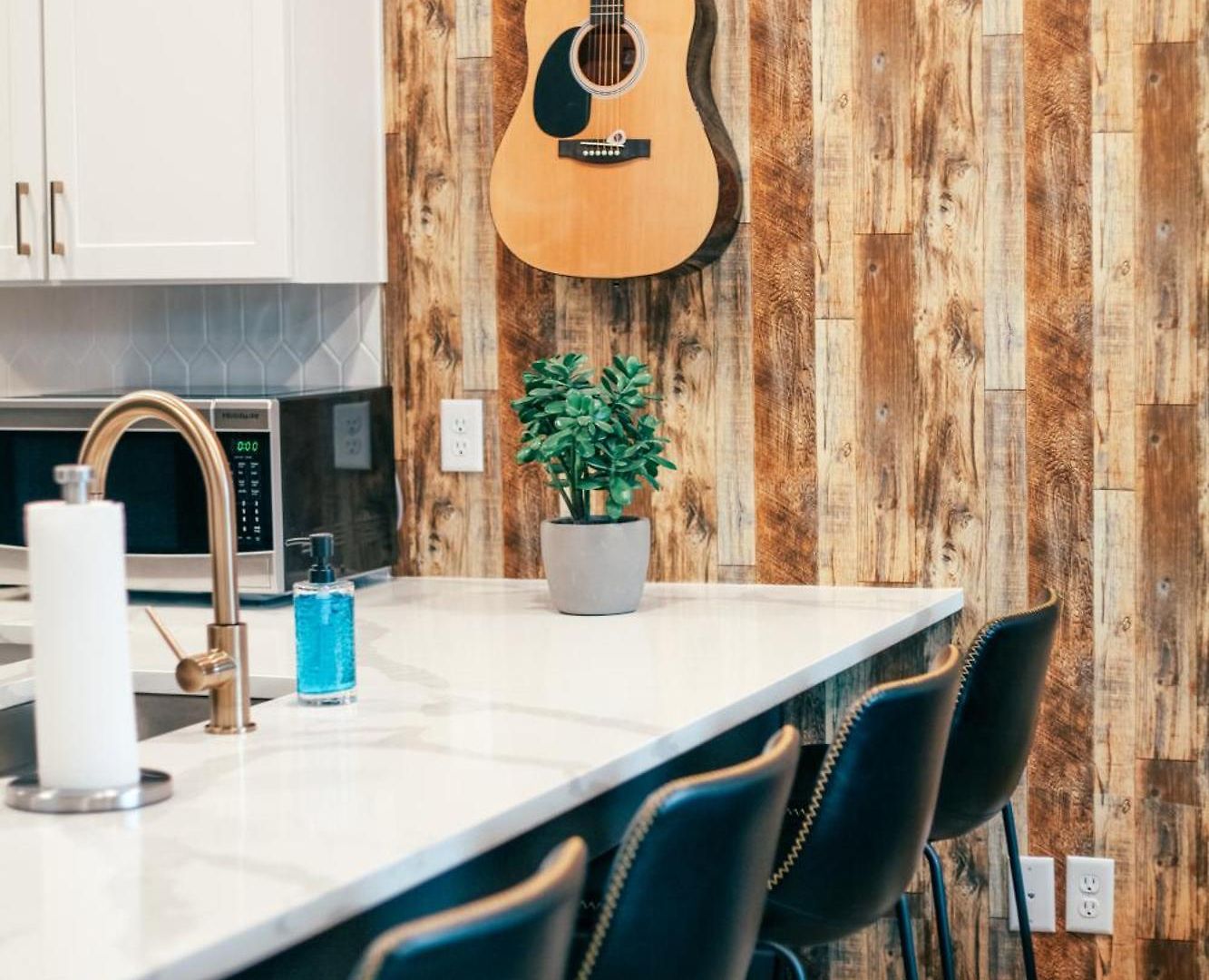 Rhinestone Cowboy 5 Min To Downtown Apartment *