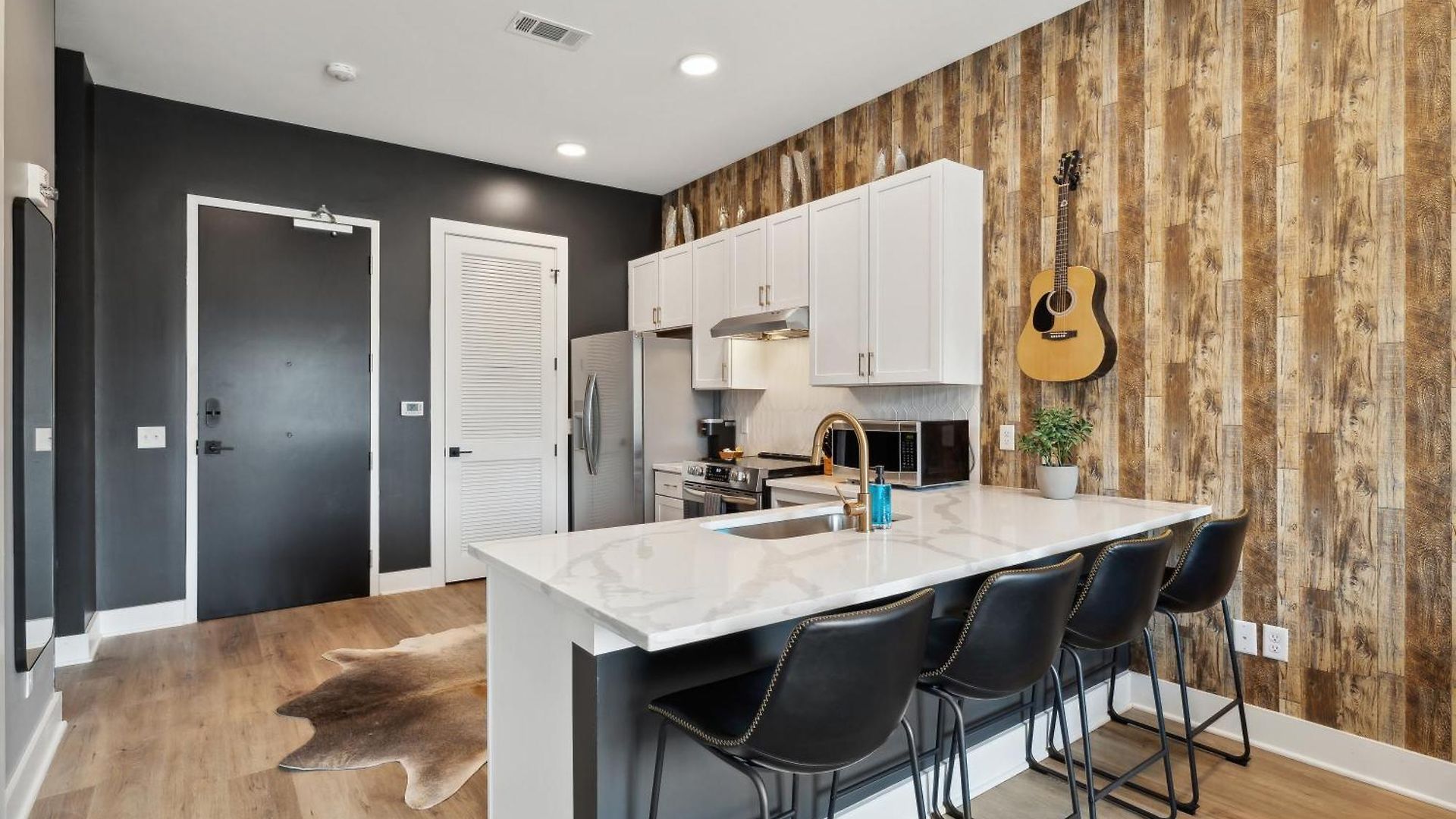Apartment Rhinestone Cowboy 5 Min To Downtown *