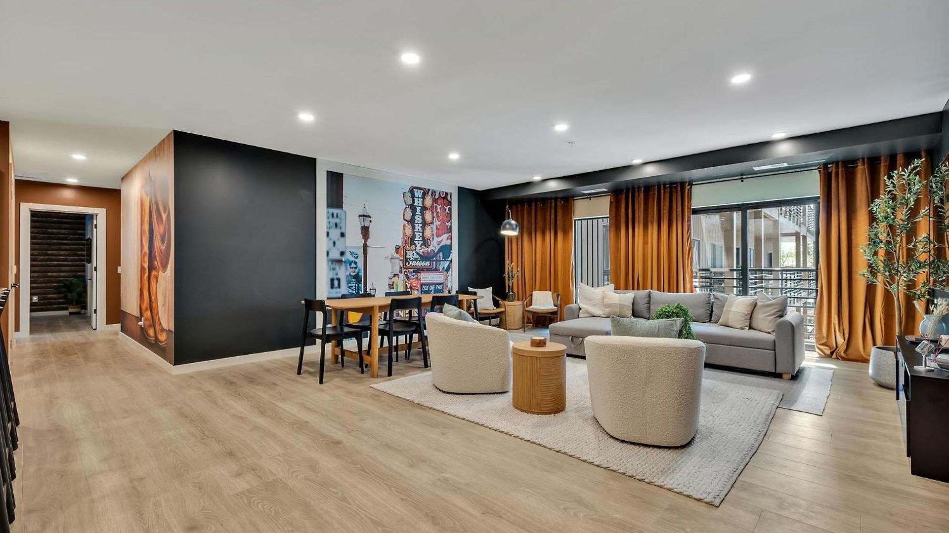 Apartment Boots On Broadway In Downtown With Parking, Pool, Gym