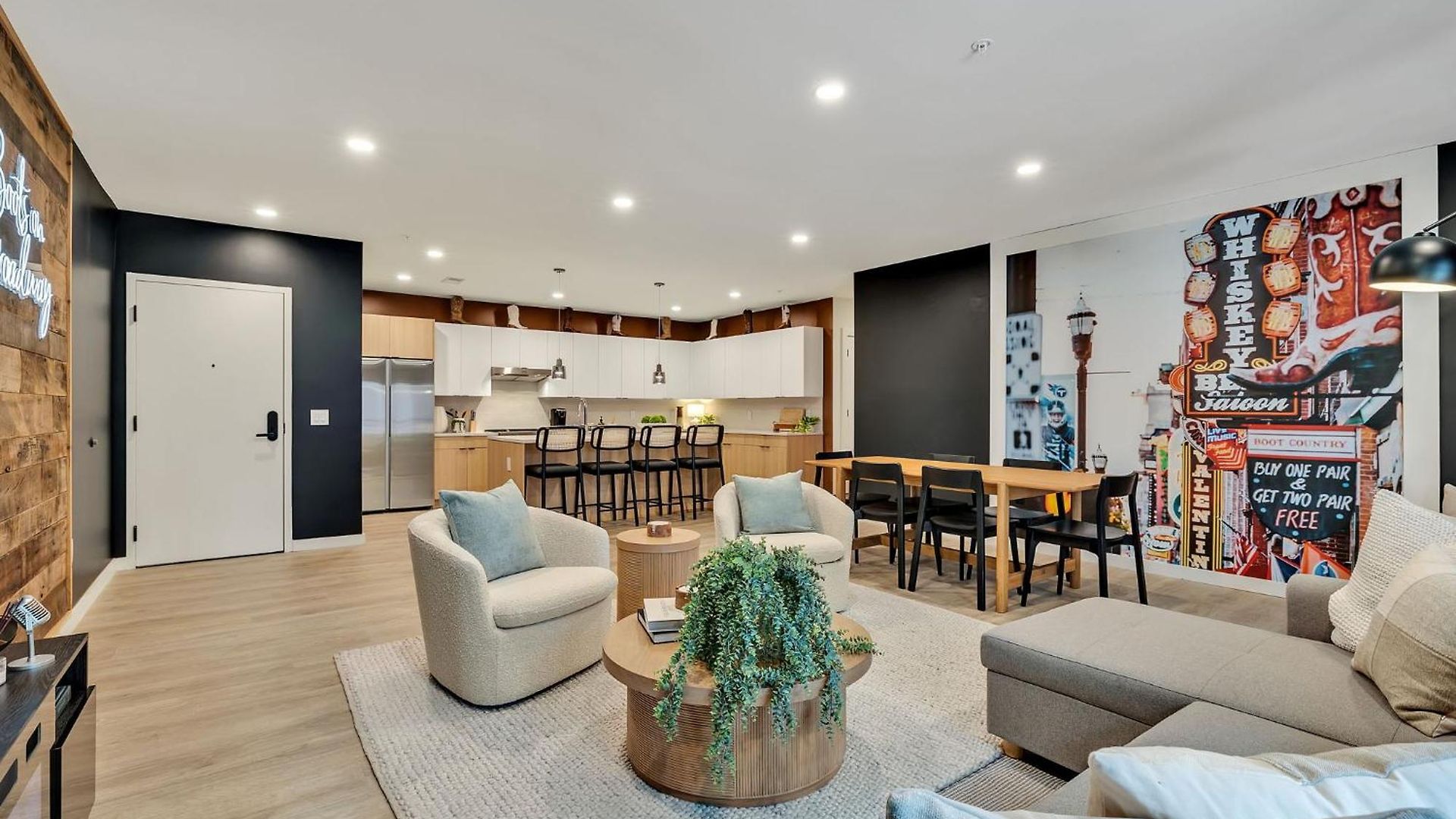 Boots On Broadway In Downtown With Parking, Pool, Gym Apartment Nashville