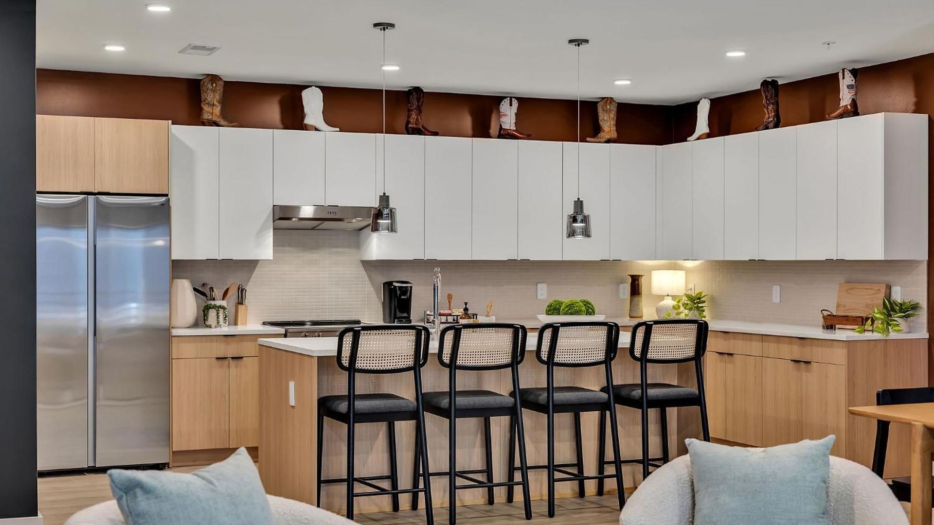 Boots On Broadway In Downtown With Parking, Pool, Gym Apartment Nashville