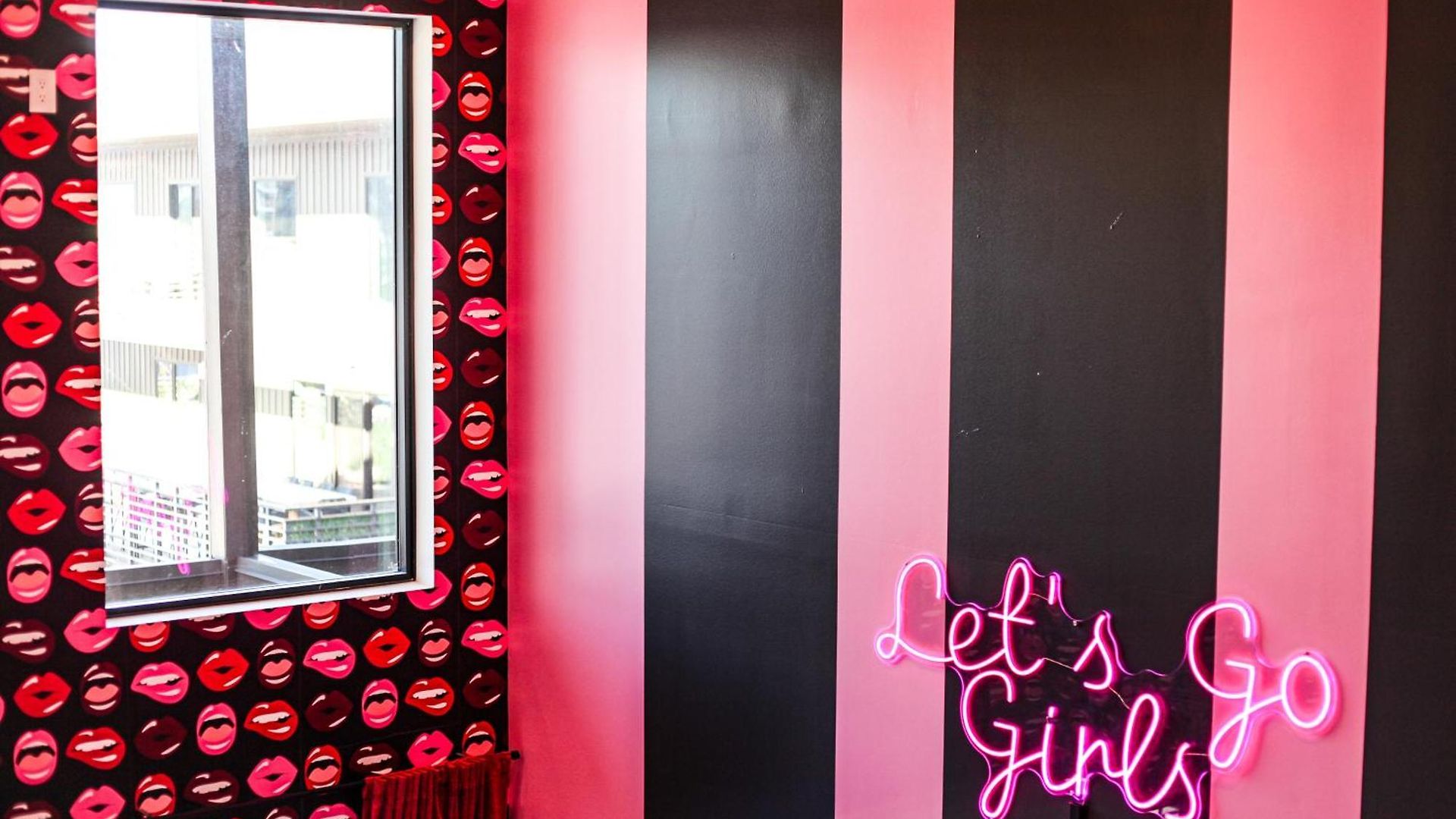 Broadway Girls In Downtown Nash, Great For Groups, Walk To Broadway Apartment *