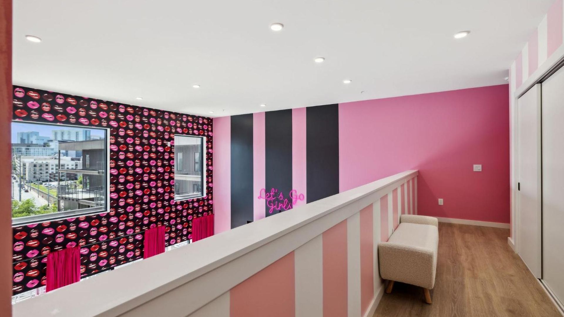 Broadway Girls In Downtown Nash, Great For Groups, Walk To Broadway Apartment *