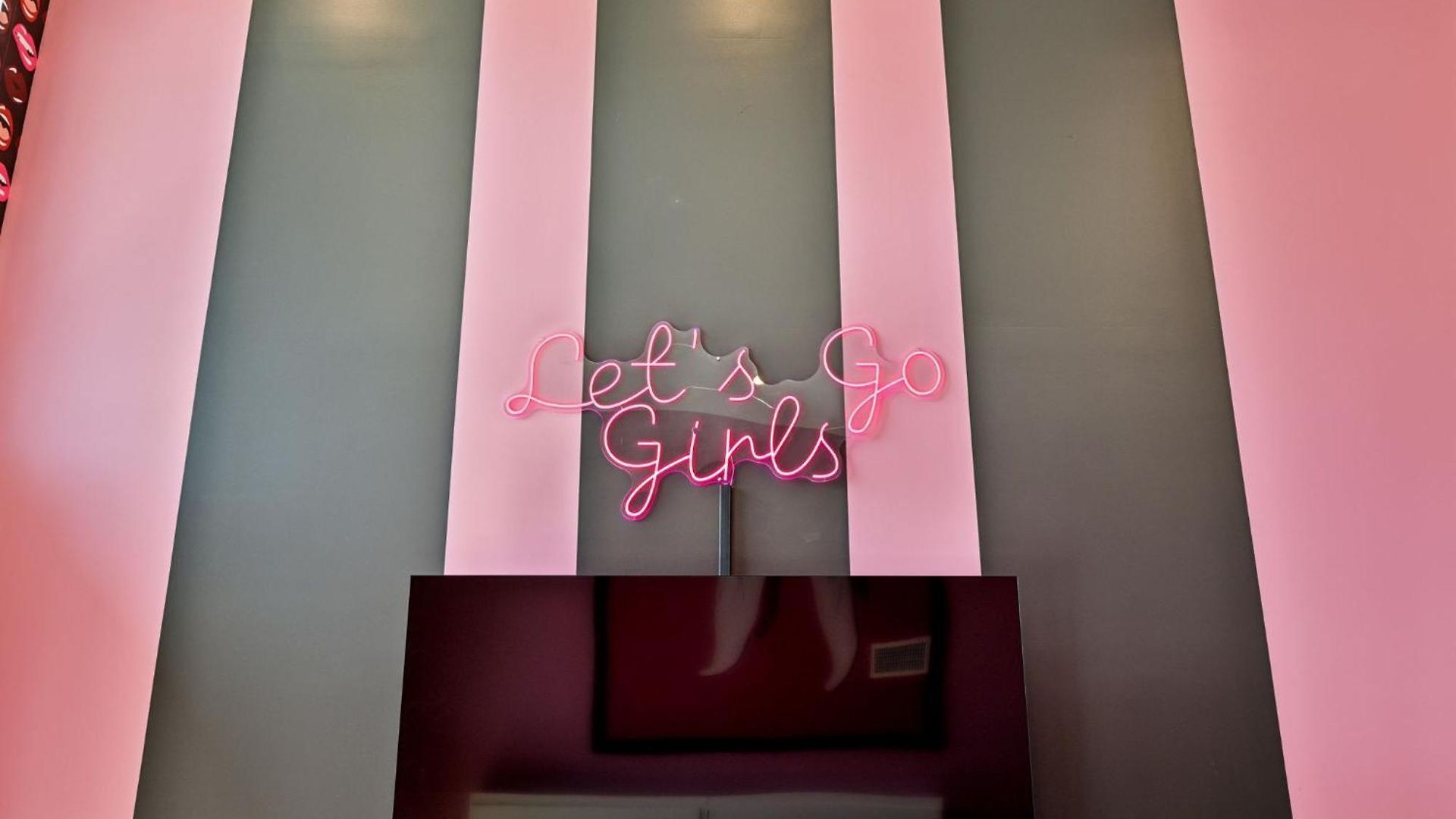 Apartment Broadway Girls In Downtown Nash, Great For Groups, Walk To Broadway Nashville