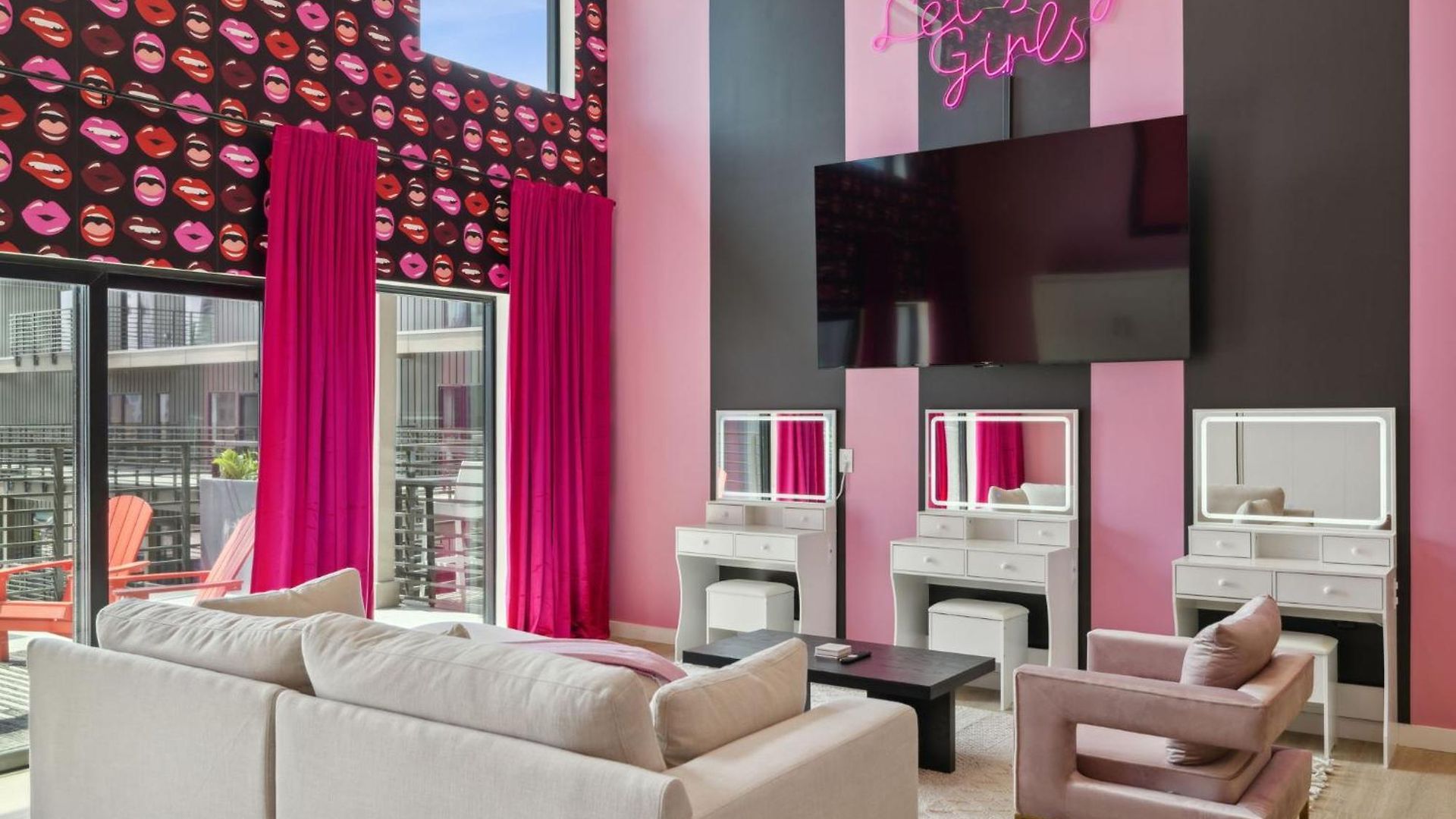 Broadway Girls In Downtown Nash, Great For Groups, Walk To Broadway Nashville
