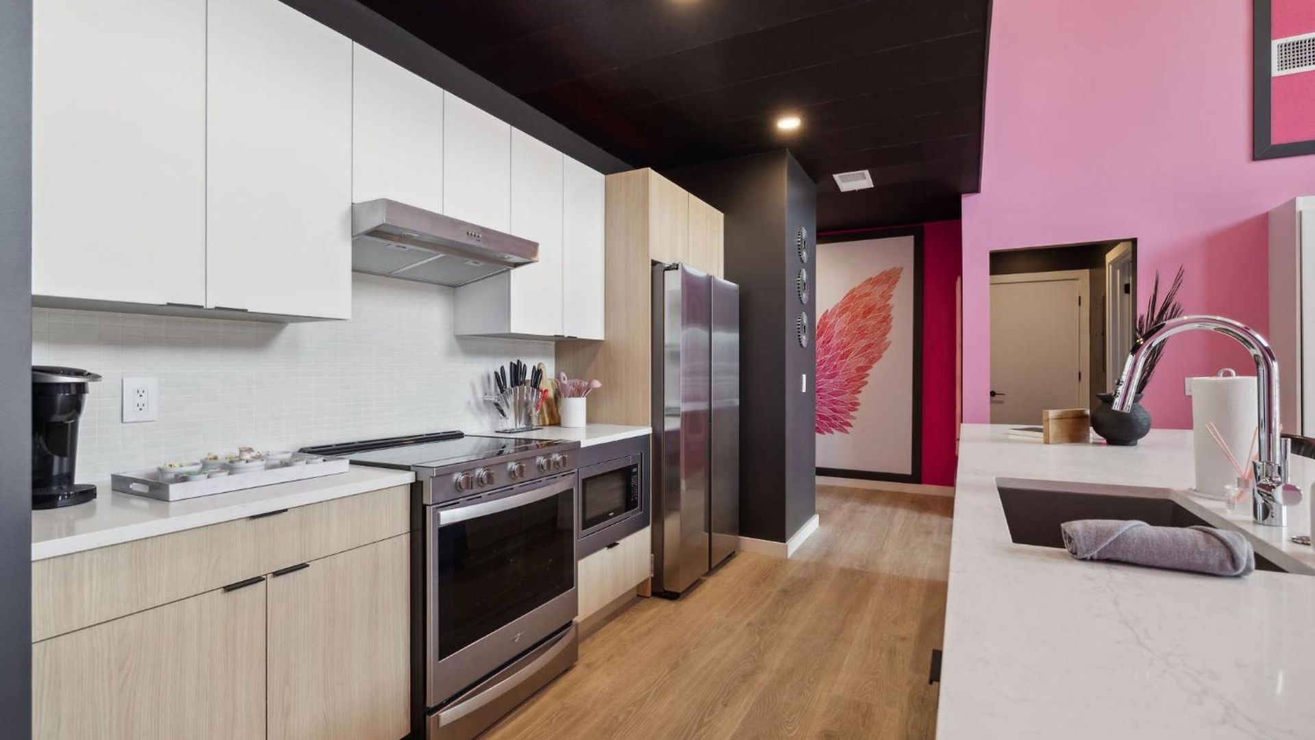 Apartment Broadway Girls In Downtown Nash, Great For Groups, Walk To Broadway Nashville
