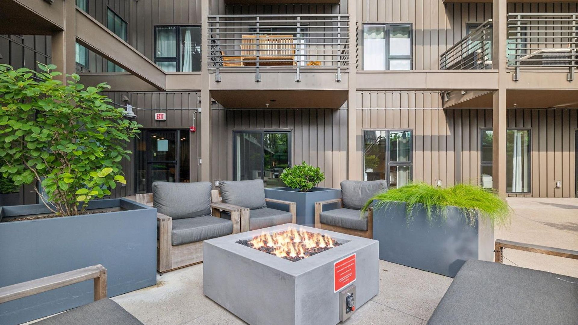 Tequila Sunrise- Walk To Broadway, Pool&gym Apartment *