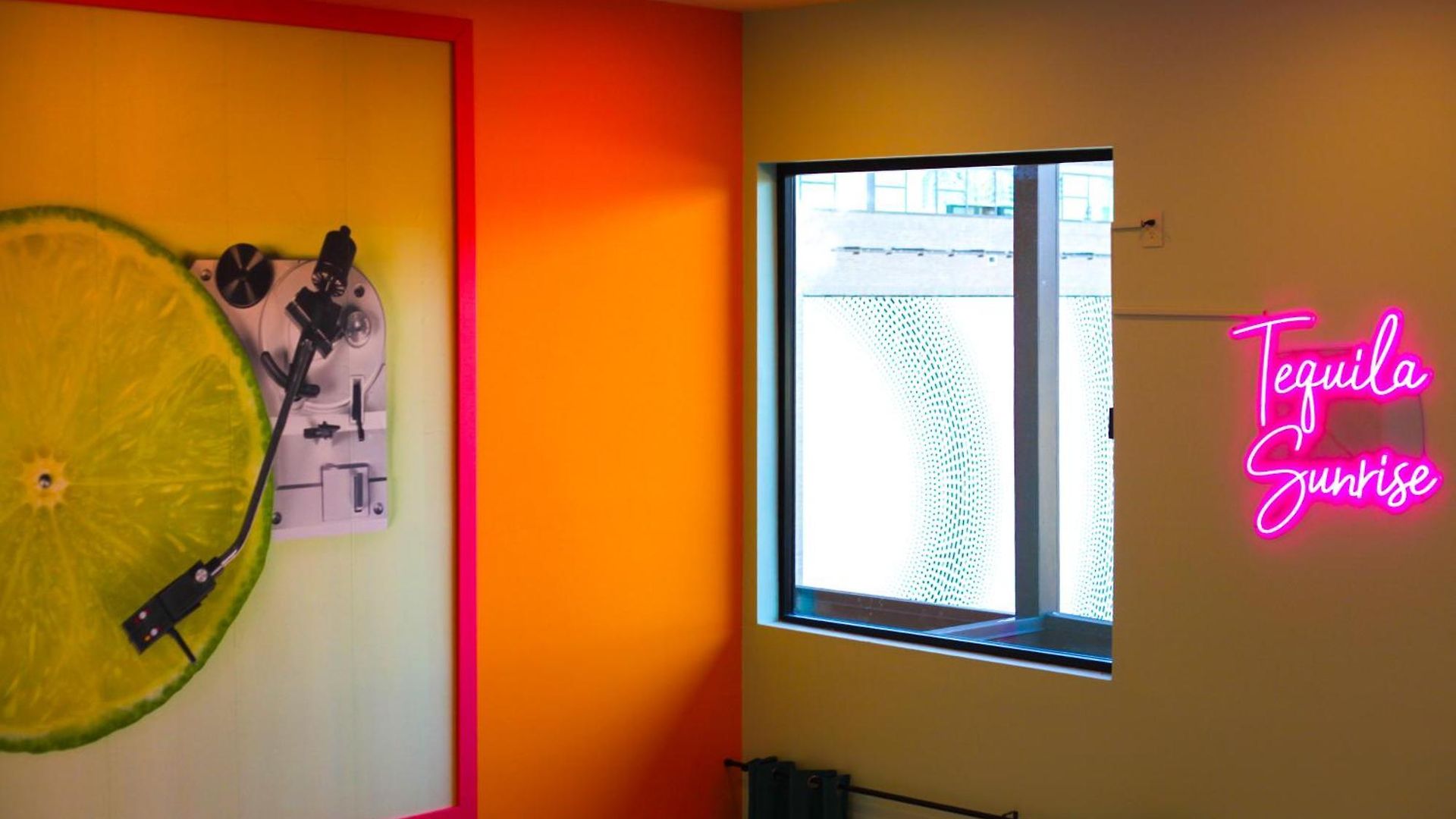 Apartment Tequila Sunrise- Walk To Broadway, Pool&gym *