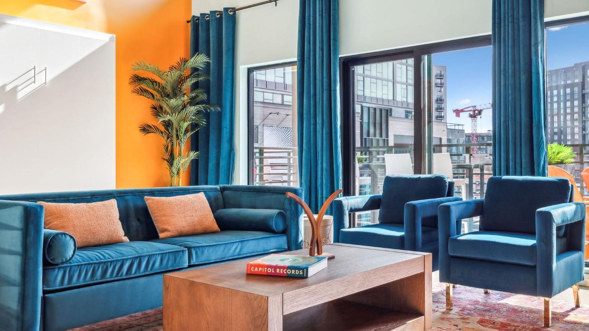 Apartment Tequila Sunrise- Walk To Broadway, Pool&gym