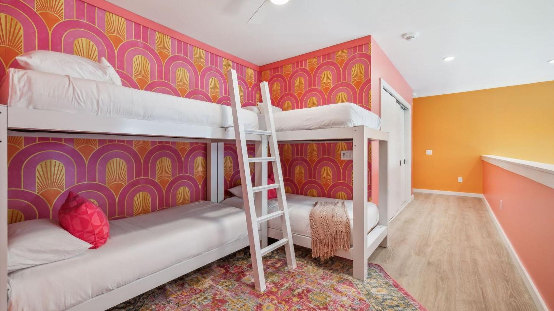 Tequila Sunrise- Walk To Broadway, Pool&gym Apartment Nashville
