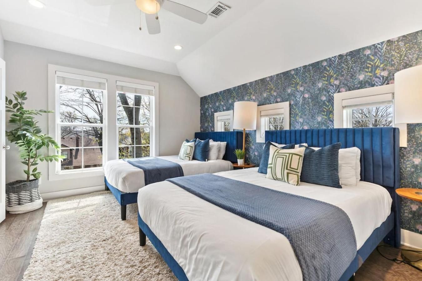Modern Bliss With Garage By 12 South Restaurants And 2 Miles Broadway Holiday home *