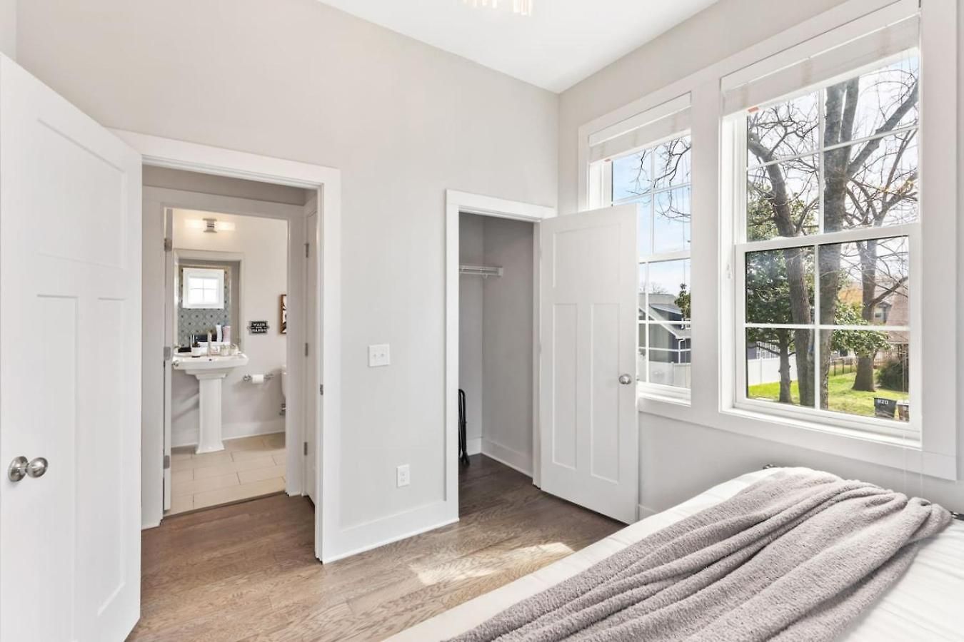 Modern Bliss With Garage By 12 South Restaurants And 2 Miles Broadway Holiday home *