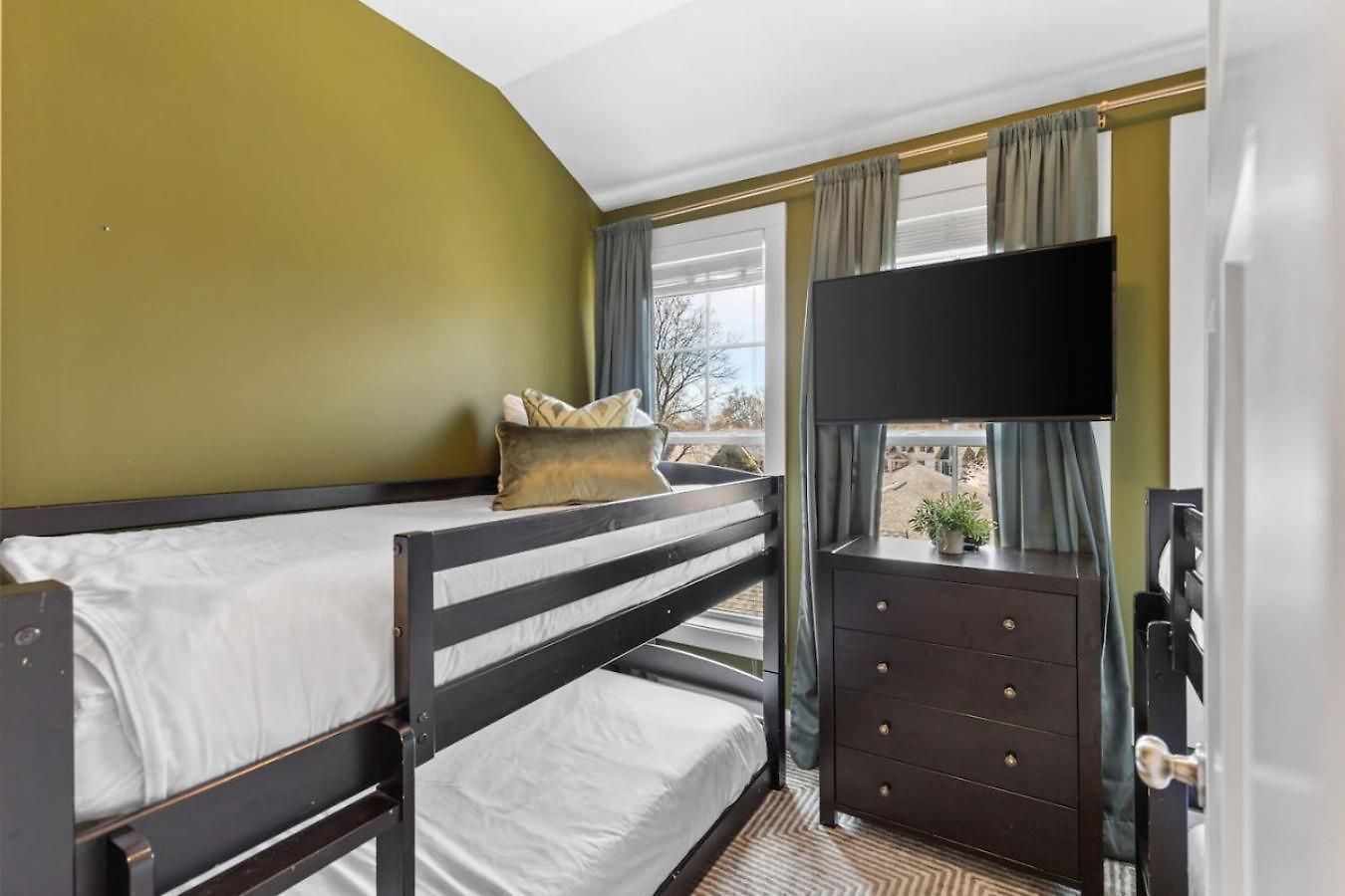 Modern Bliss With Garage By 12 South Restaurants And 2 Miles Broadway Holiday home Nashville