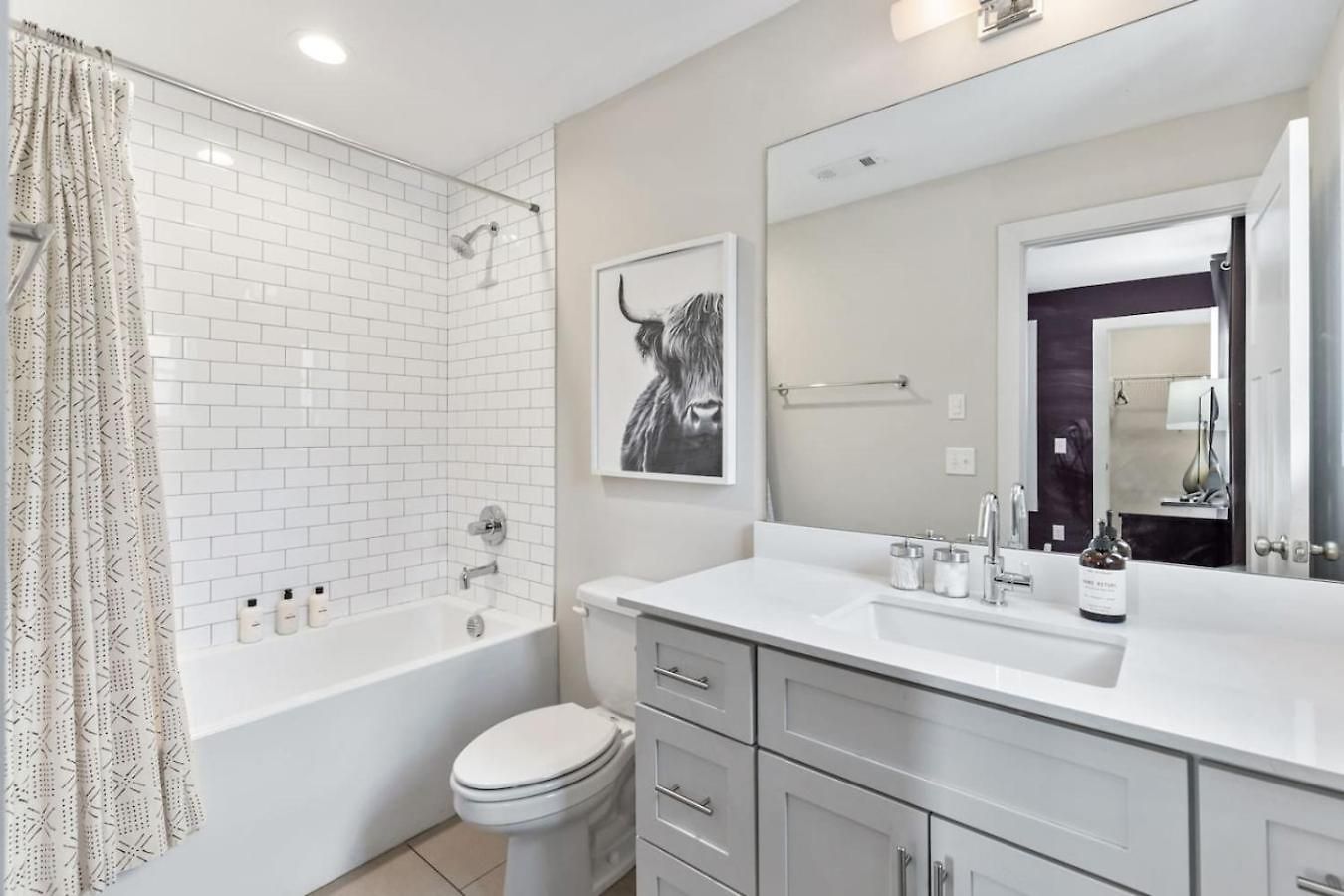 Modern Bliss With Garage By 12 South Restaurants And 2 Miles Broadway Holiday home